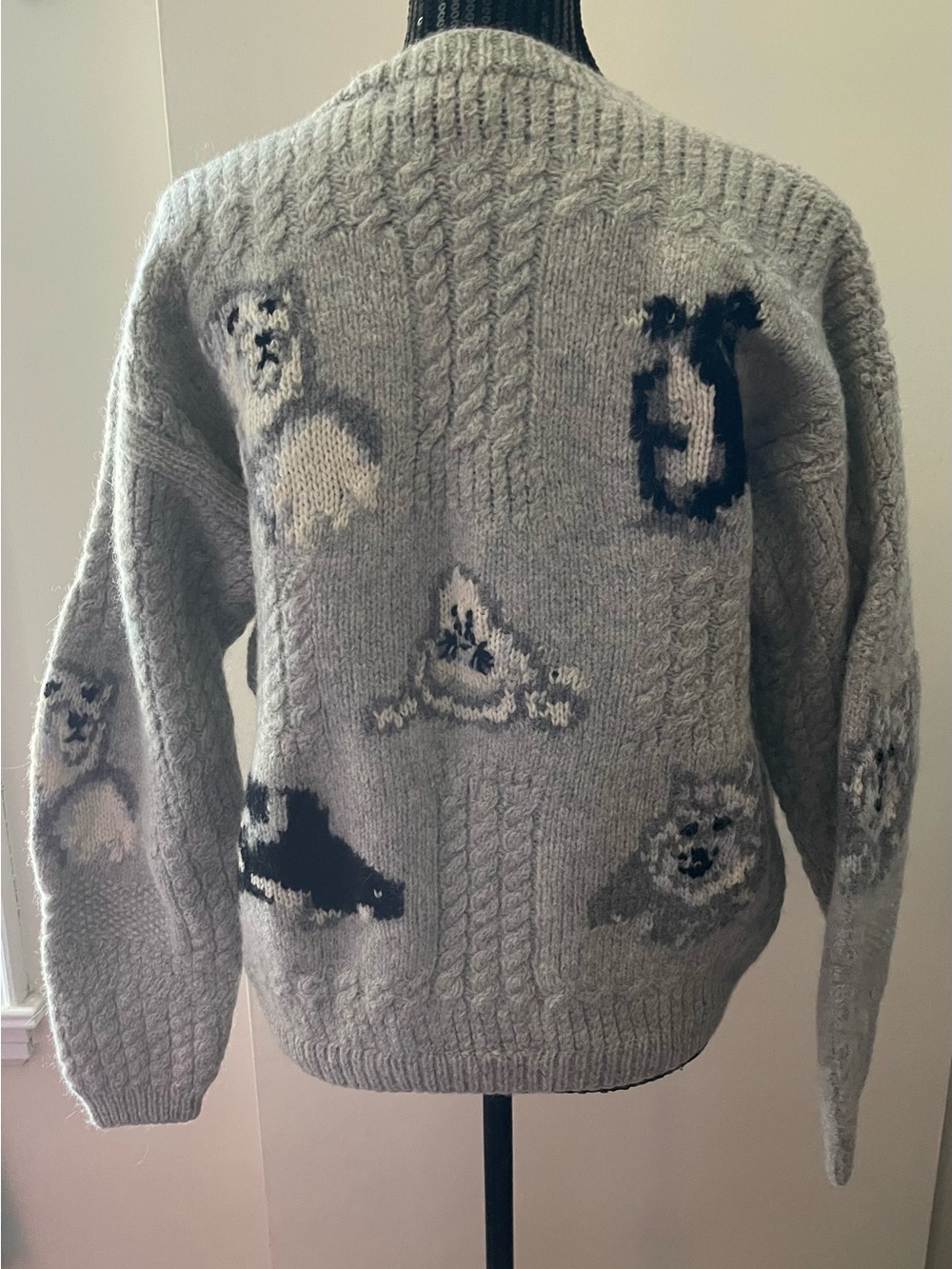 The Eagles Eye Gray Wool Cable Knit Seal Polar Bear Motif Sweater Size Medium - Picture 5 of 11